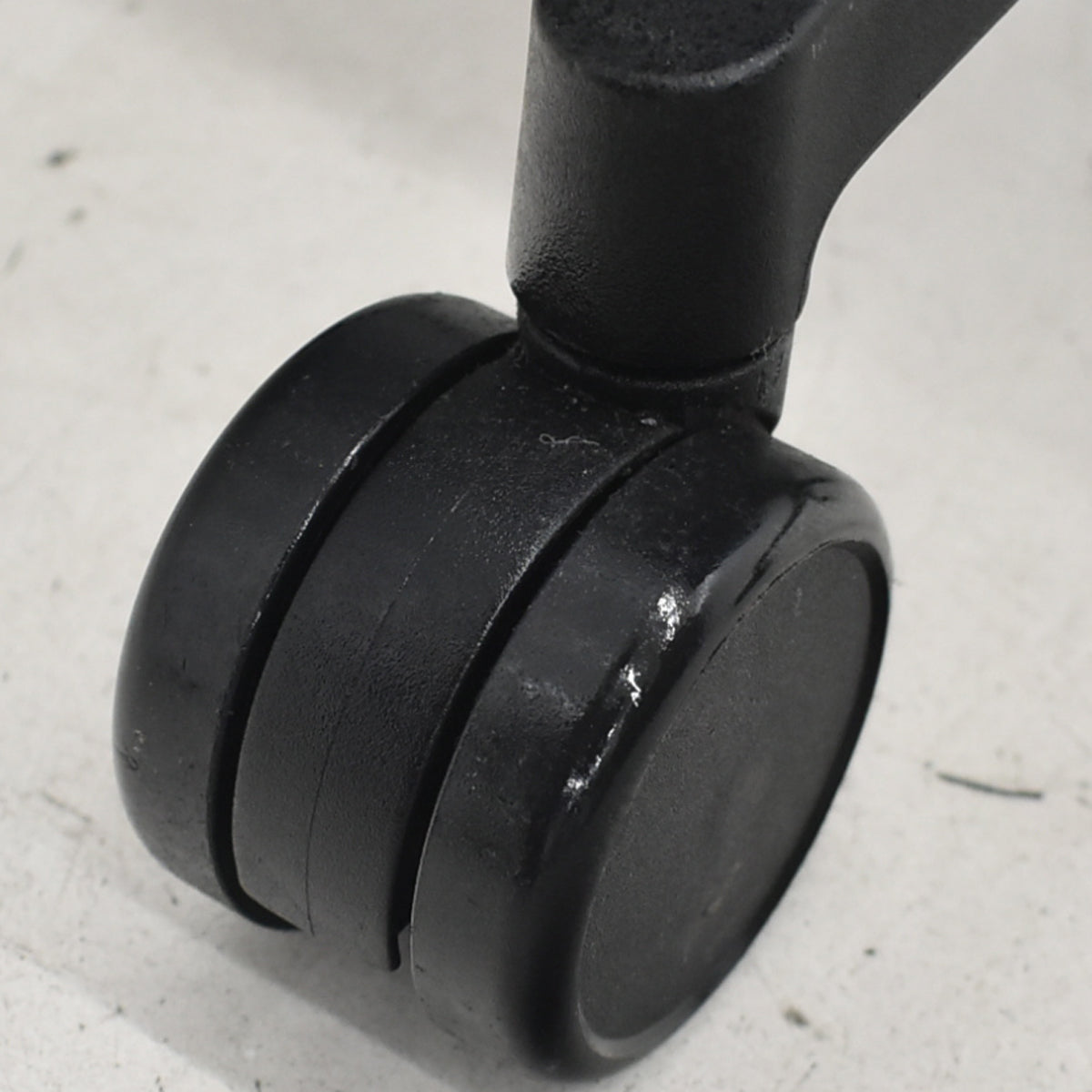 【中古】スチールケース　シンク２　固定肘　ランバーサポート（固定式）ブラック　2025122402【中古オフィス家具】