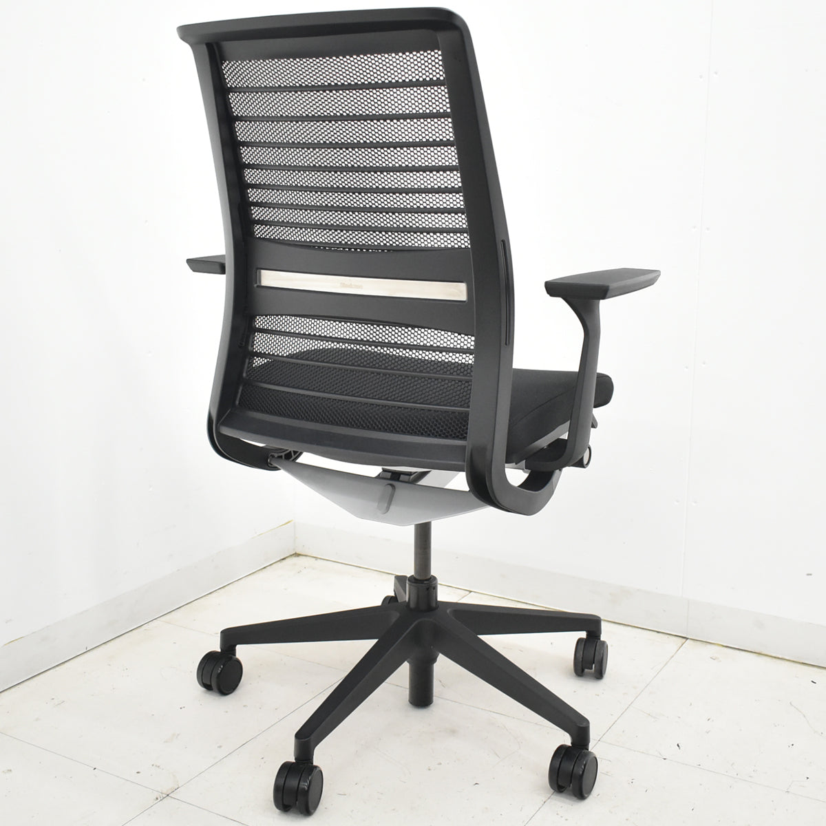 【中古】スチールケース　シンク２　固定肘　ランバーサポート（固定式）ブラック　2025122402【中古オフィス家具】