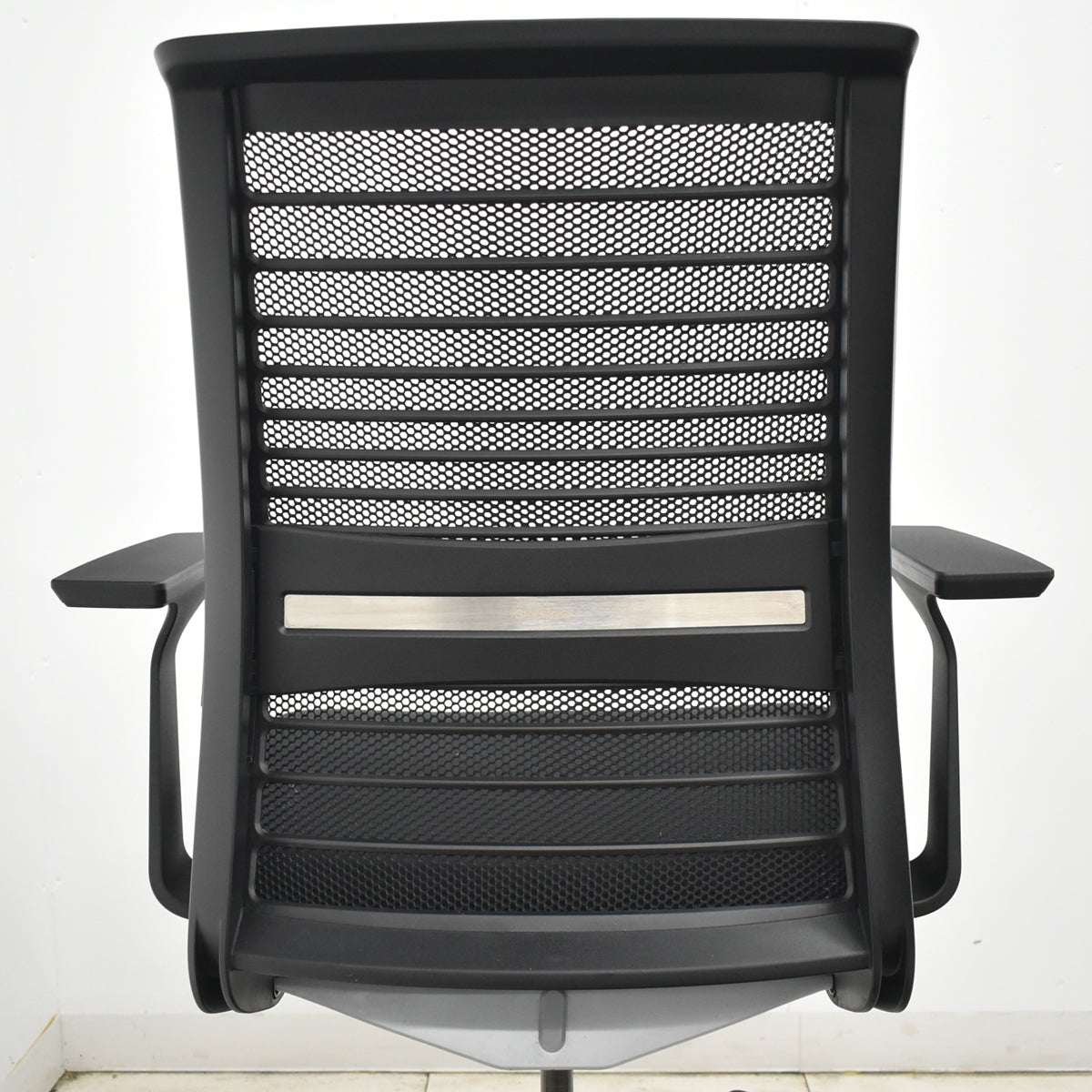 【中古】スチールケース　シンク２　固定肘　ランバーサポート（固定式）ブラック　2025122402【中古オフィス家具】