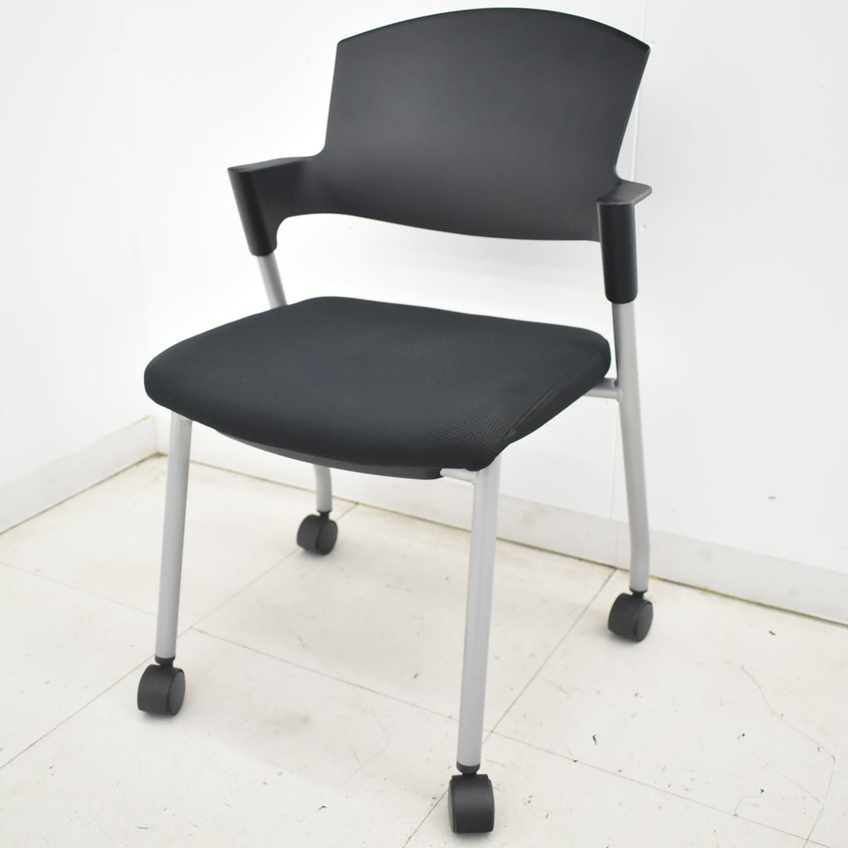 【中古】 コクヨ　プロッティ　ミーティングチェア　キャスター付　ブラック　幅550　2025122403【中古オフィス家具】