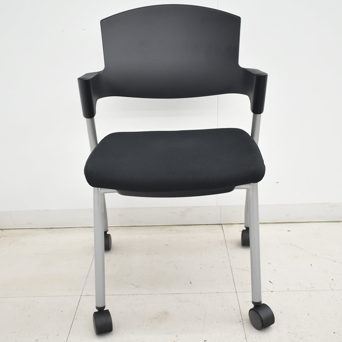 【中古】 コクヨ　プロッティ　ミーティングチェア　キャスター付　ブラック　幅550　2025122403【中古オフィス家具】