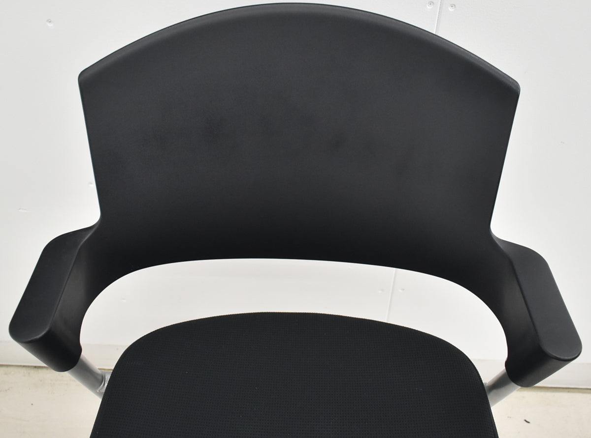 【中古】 コクヨ　プロッティ　ミーティングチェア　キャスター付　ブラック　幅550　2025122403【中古オフィス家具】