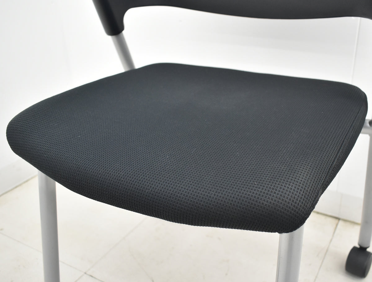 【中古】 コクヨ　プロッティ　ミーティングチェア　キャスター付　ブラック　幅550　2025122403【中古オフィス家具】