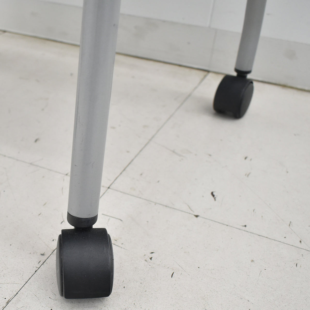 【中古】 コクヨ　プロッティ　ミーティングチェア　キャスター付　ブラック　幅550　2025122403【中古オフィス家具】