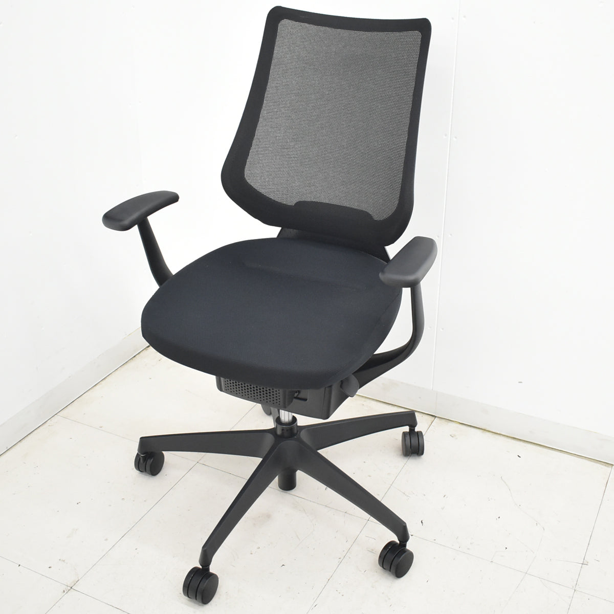 【中古】コクヨ　イング　固定肘　バーチカルタイプ　ブラック　2025122404【中古オフィス家具】