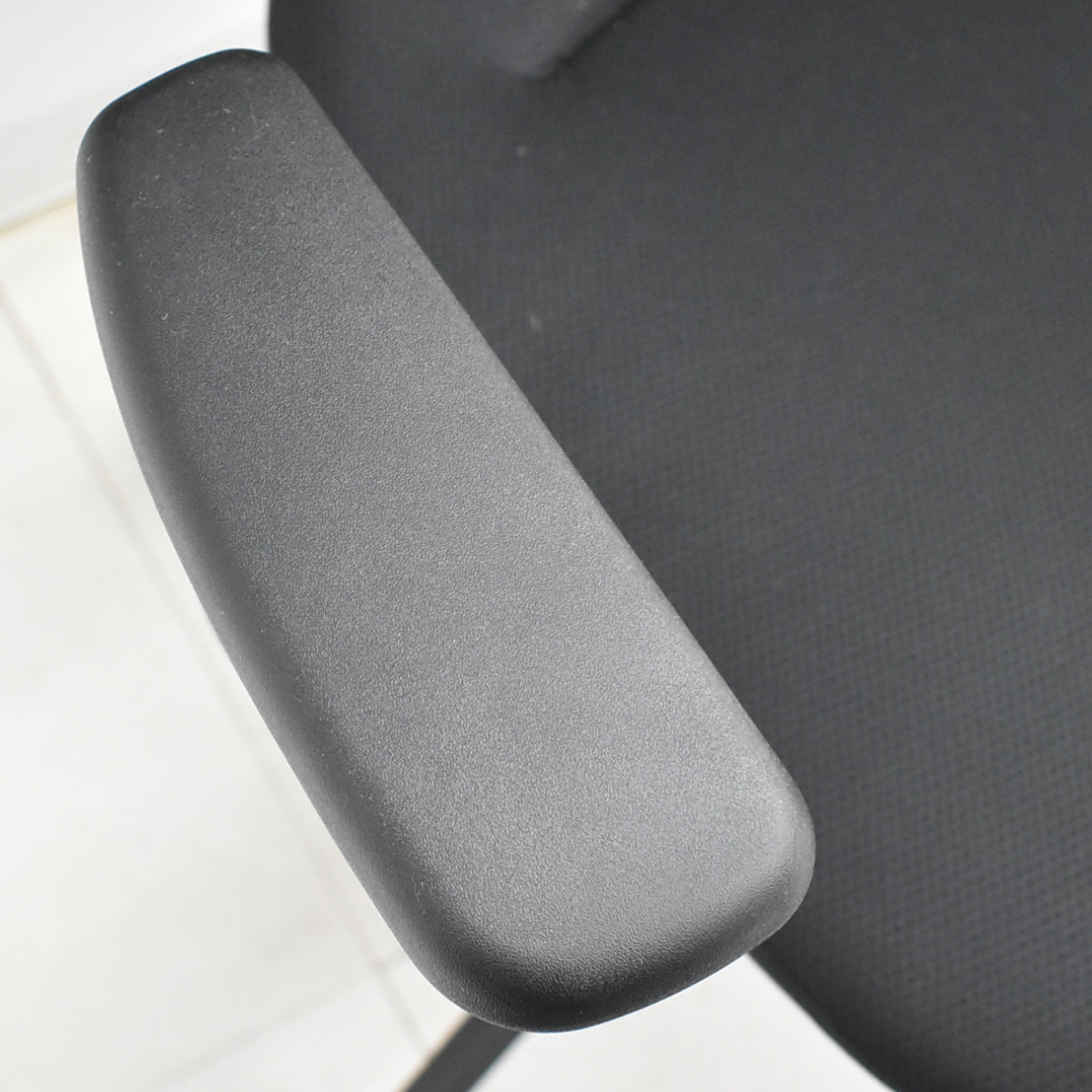 【中古】コクヨ　イング　固定肘　バーチカルタイプ　ブラック　2025122404【中古オフィス家具】