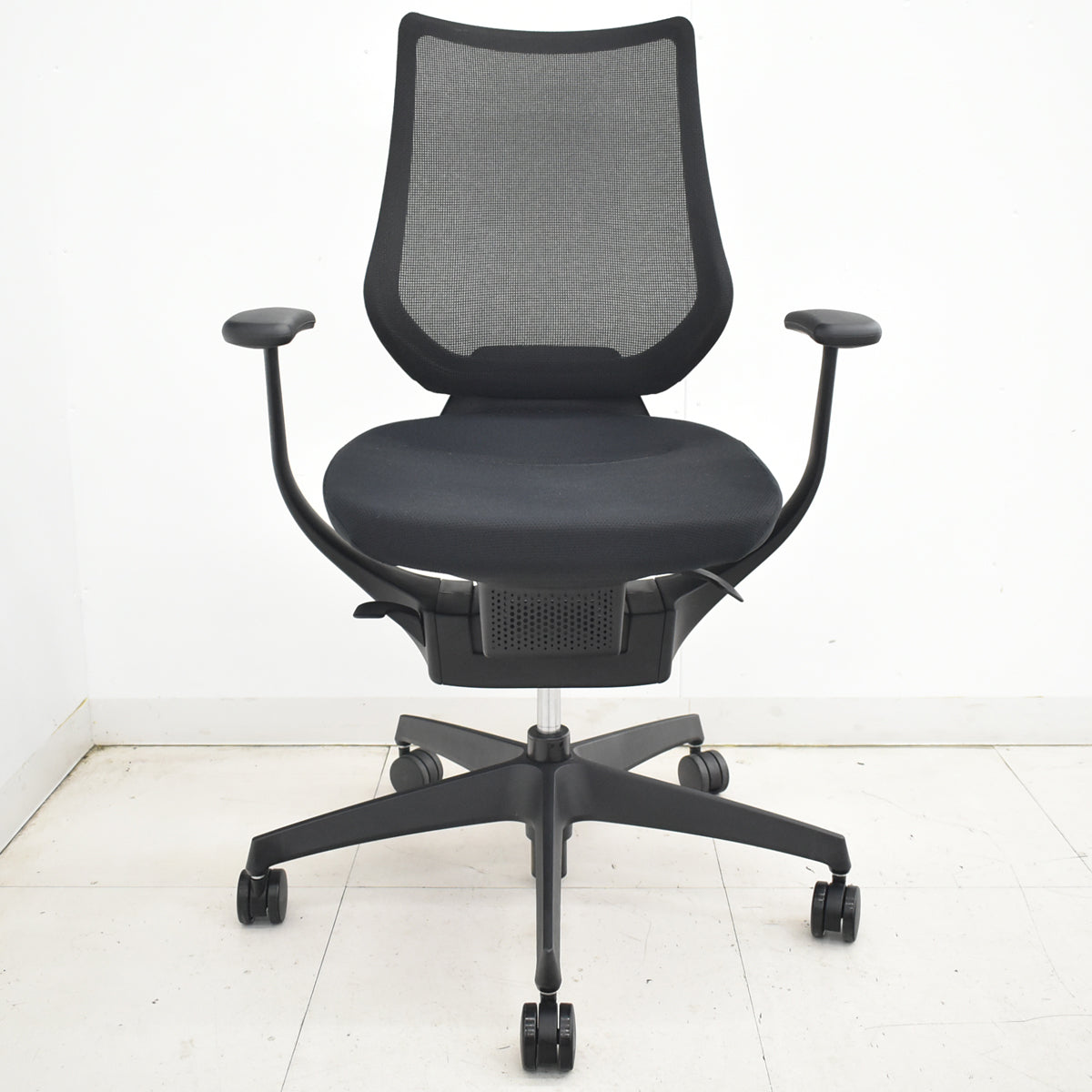 【中古】コクヨ　イング　固定肘　バーチカルタイプ　ブラック　2025122404【中古オフィス家具】