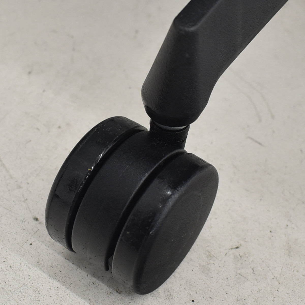 【中古】コクヨ　イング　固定肘　バーチカルタイプ　ブラック　2025122404【中古オフィス家具】