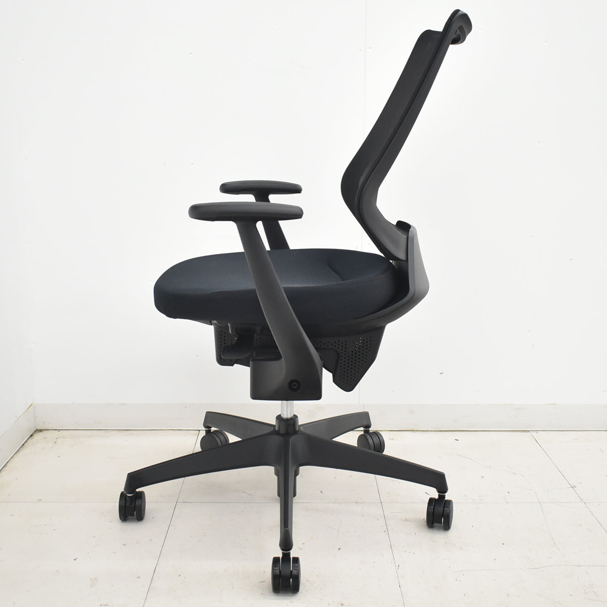 【中古】コクヨ　イング　固定肘　バーチカルタイプ　ブラック　2025122404【中古オフィス家具】