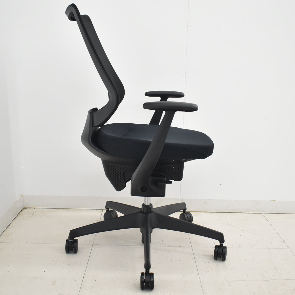 【中古】コクヨ　イング　固定肘　バーチカルタイプ　ブラック　2025122404【中古オフィス家具】