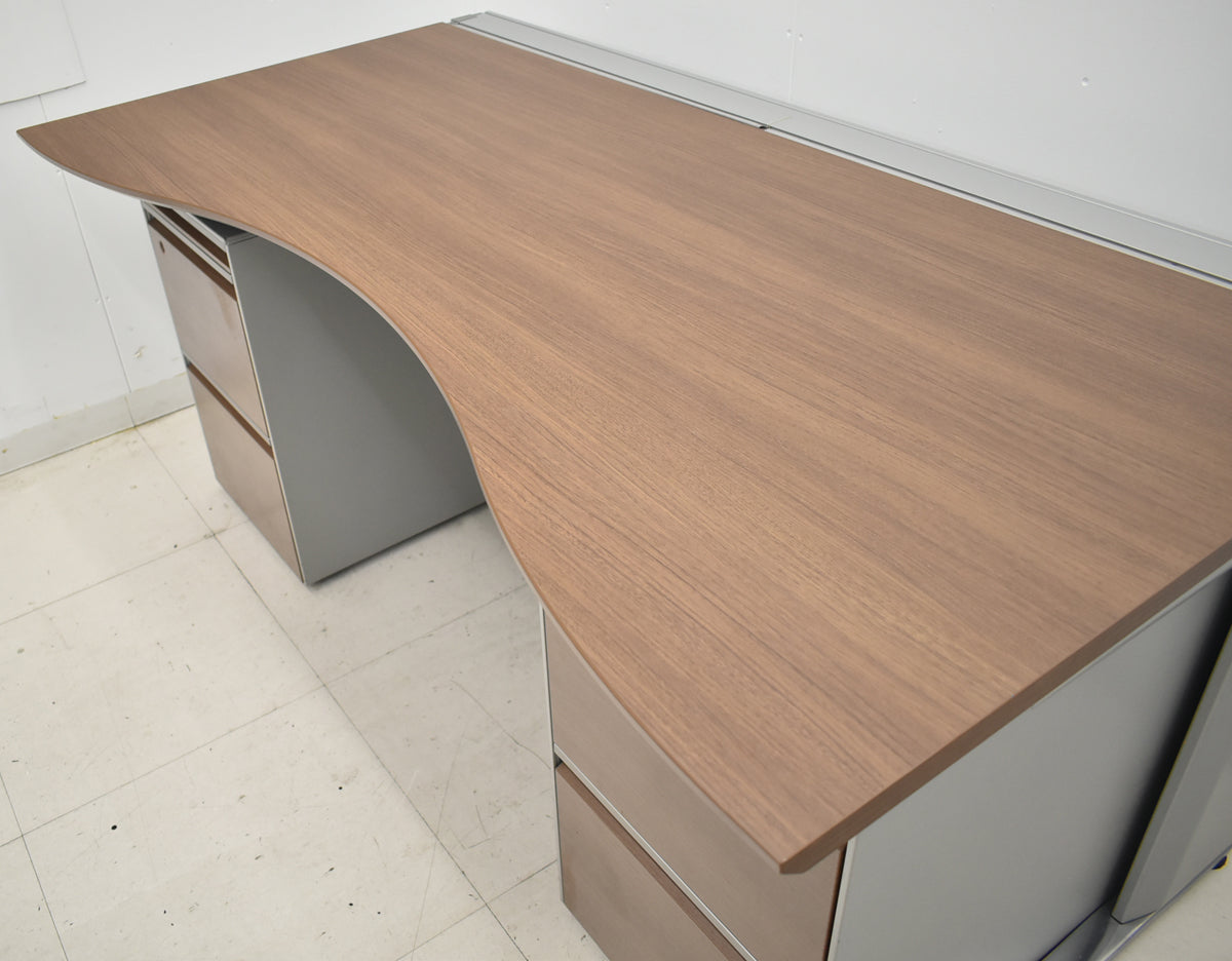 【中古】オカムラ　プロステージクレストワゴン（２台）＋ラウンドデスク幕板付　３点セット　幅1600　ネオウッドライト　2025122405【中古オフィス家具】