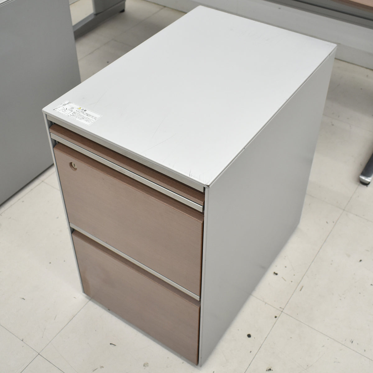 【中古】オカムラ　プロステージクレストワゴン（２台）＋ラウンドデスク幕板付　３点セット　幅1600　ネオウッドライト　2025122405【中古オフィス家具】