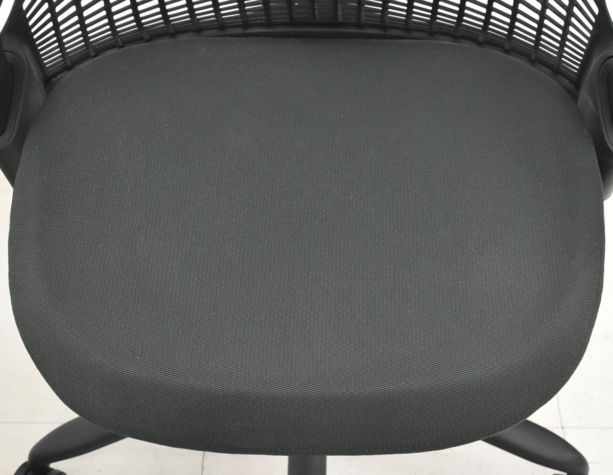 【中古】ハーマンミラー　セイルチェア　可動肘　前傾機能　2019年製　オリーブ　2025122501【中古オフィス家具】