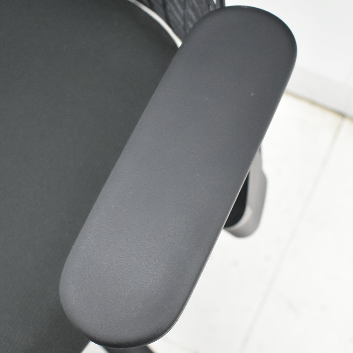 【中古】ハーマンミラー　セイルチェア　可動肘　前傾機能　2019年製　オリーブ　2025122501【中古オフィス家具】