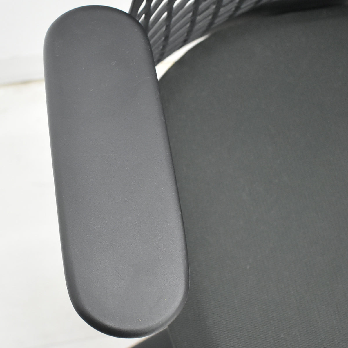 【中古】ハーマンミラー　セイルチェア　可動肘　前傾機能　2019年製　オリーブ　2025122501【中古オフィス家具】