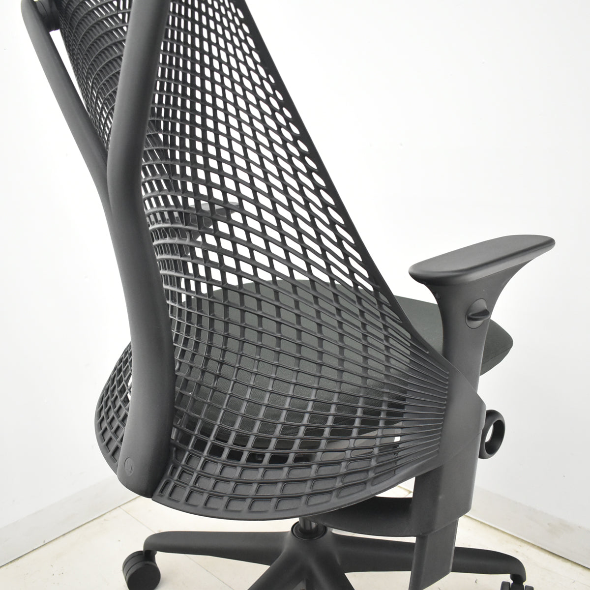 【中古】ハーマンミラー　セイルチェア　可動肘　前傾機能　2019年製　オリーブ　2025122501【中古オフィス家具】