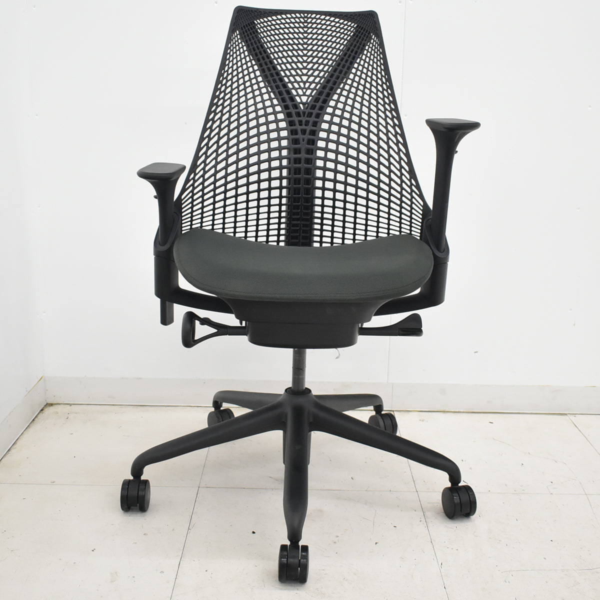 【中古】ハーマンミラー　セイルチェア　可動肘　前傾機能　2018年製　オリーブ　2025122502【中古オフィス家具】