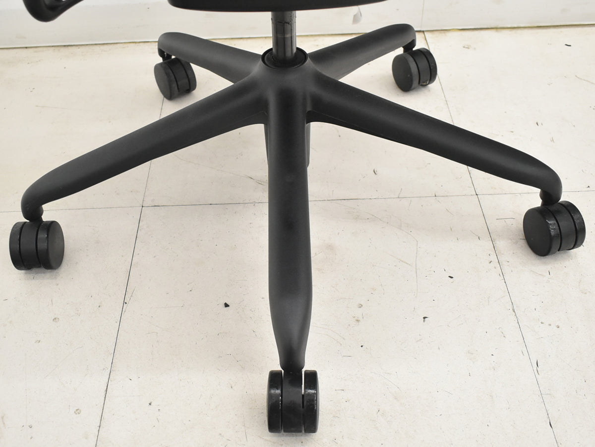 【中古】ハーマンミラー　セイルチェア　可動肘　前傾機能　2018年製　オリーブ　2025122502【中古オフィス家具】