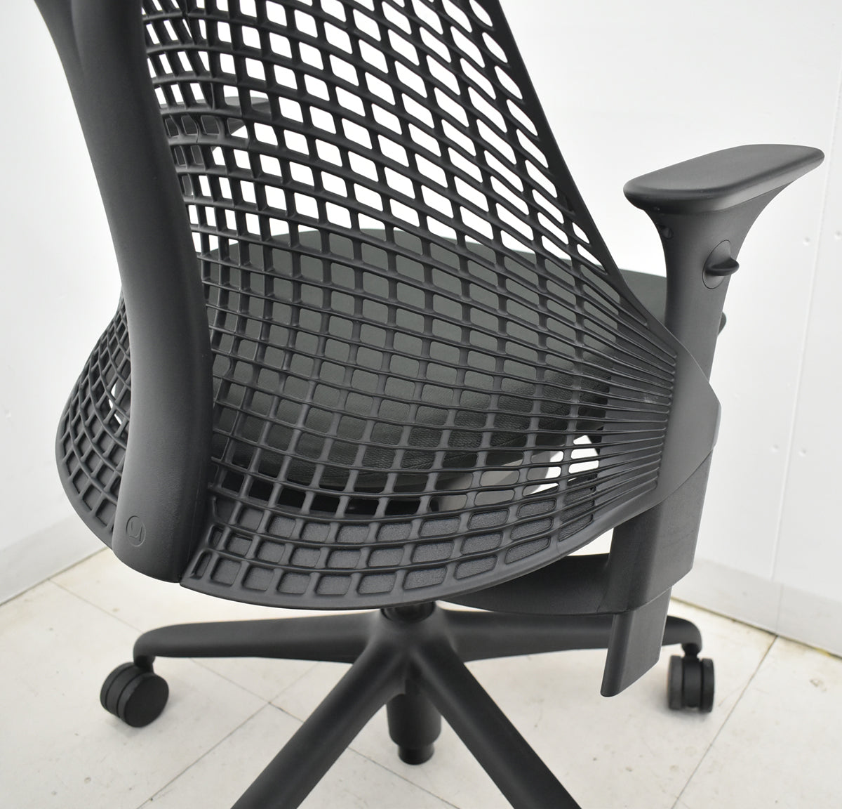 【中古】ハーマンミラー　セイルチェア　可動肘　前傾機能　2018年製　オリーブ　2025122502【中古オフィス家具】