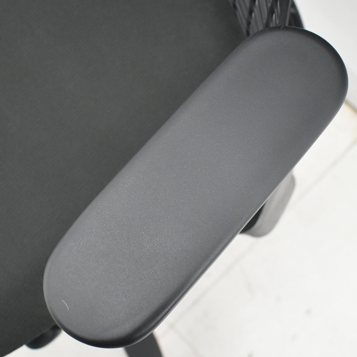 【中古】ハーマンミラー　セイルチェア　可動肘　前傾機能　2017年製　オリーブ　2025122503【中古オフィス家具】