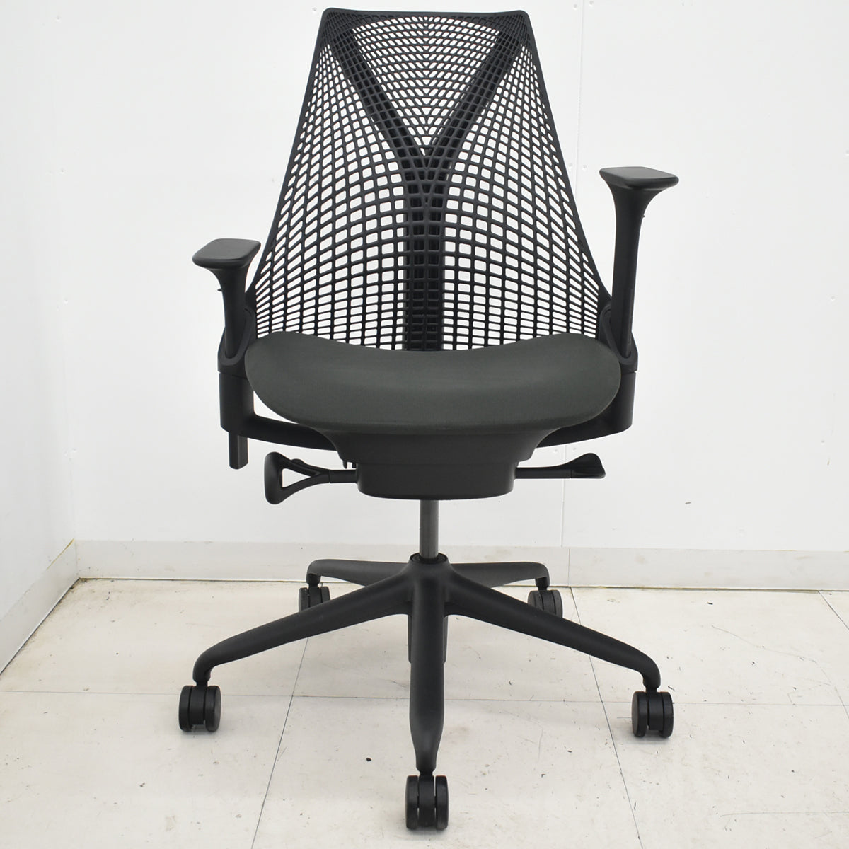 【中古】ハーマンミラー　セイルチェア　可動肘　前傾機能　2017年製　オリーブ　2025122503【中古オフィス家具】