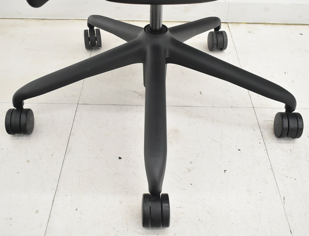 【中古】ハーマンミラー　セイルチェア　可動肘　前傾機能　2017年製　オリーブ　2025122503【中古オフィス家具】