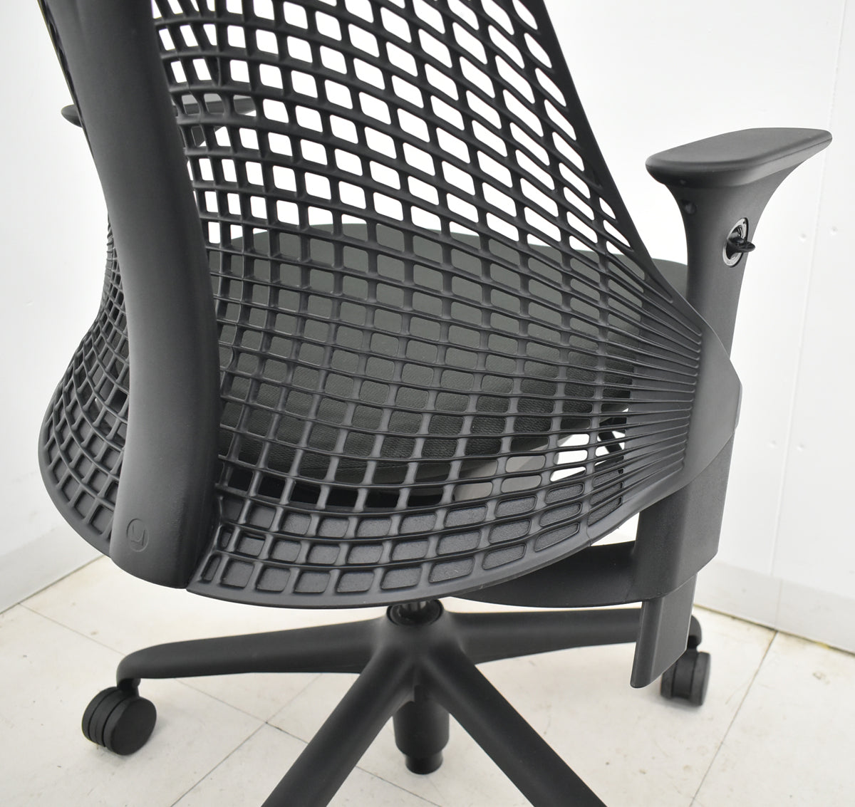 【中古】ハーマンミラー　セイルチェア　可動肘　前傾機能　2017年製　オリーブ　2025122503【中古オフィス家具】