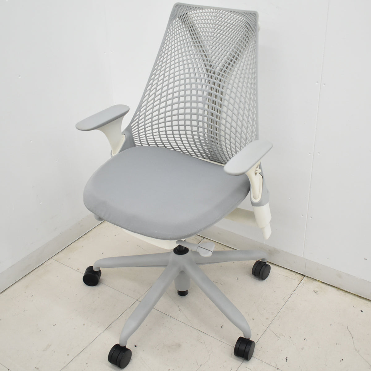 【中古】ハーマンミラー　セイルチェア　可動肘　前傾機能　グレー　2025122504【中古オフィス家具】