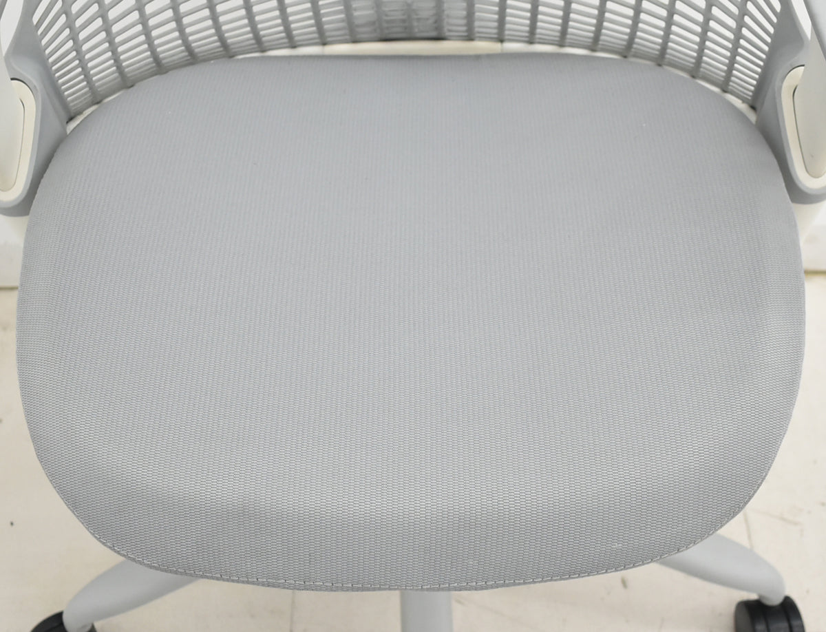 【中古】ハーマンミラー　セイルチェア　可動肘　前傾機能　グレー　2025122504【中古オフィス家具】
