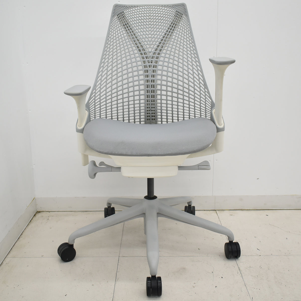 【中古】ハーマンミラー　セイルチェア　可動肘　前傾機能　グレー　2025122504【中古オフィス家具】