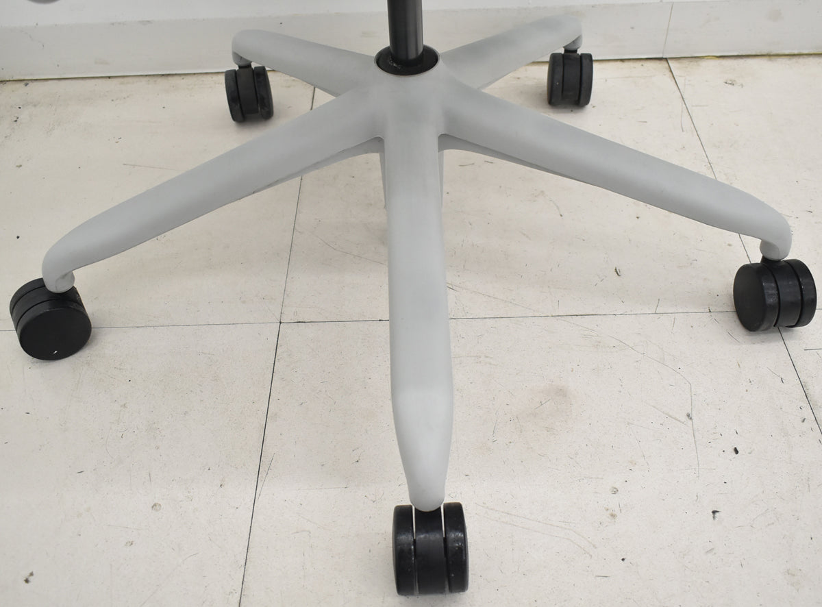 【中古】ハーマンミラー　セイルチェア　可動肘　前傾機能　グレー　2025122504【中古オフィス家具】