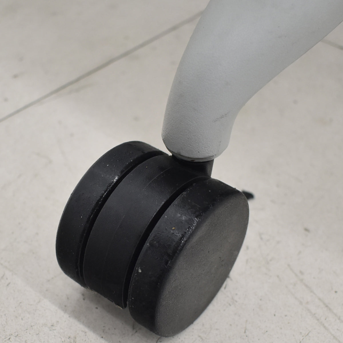 【中古】ハーマンミラー　セイルチェア　可動肘　前傾機能　グレー　2025122504【中古オフィス家具】