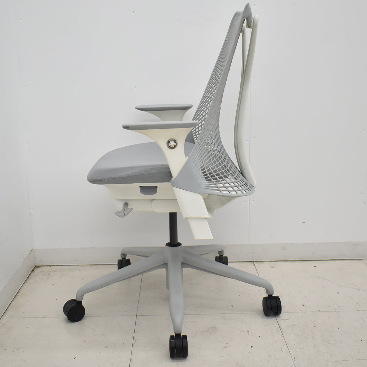 【中古】ハーマンミラー　セイルチェア　可動肘　前傾機能　グレー　2025122504【中古オフィス家具】