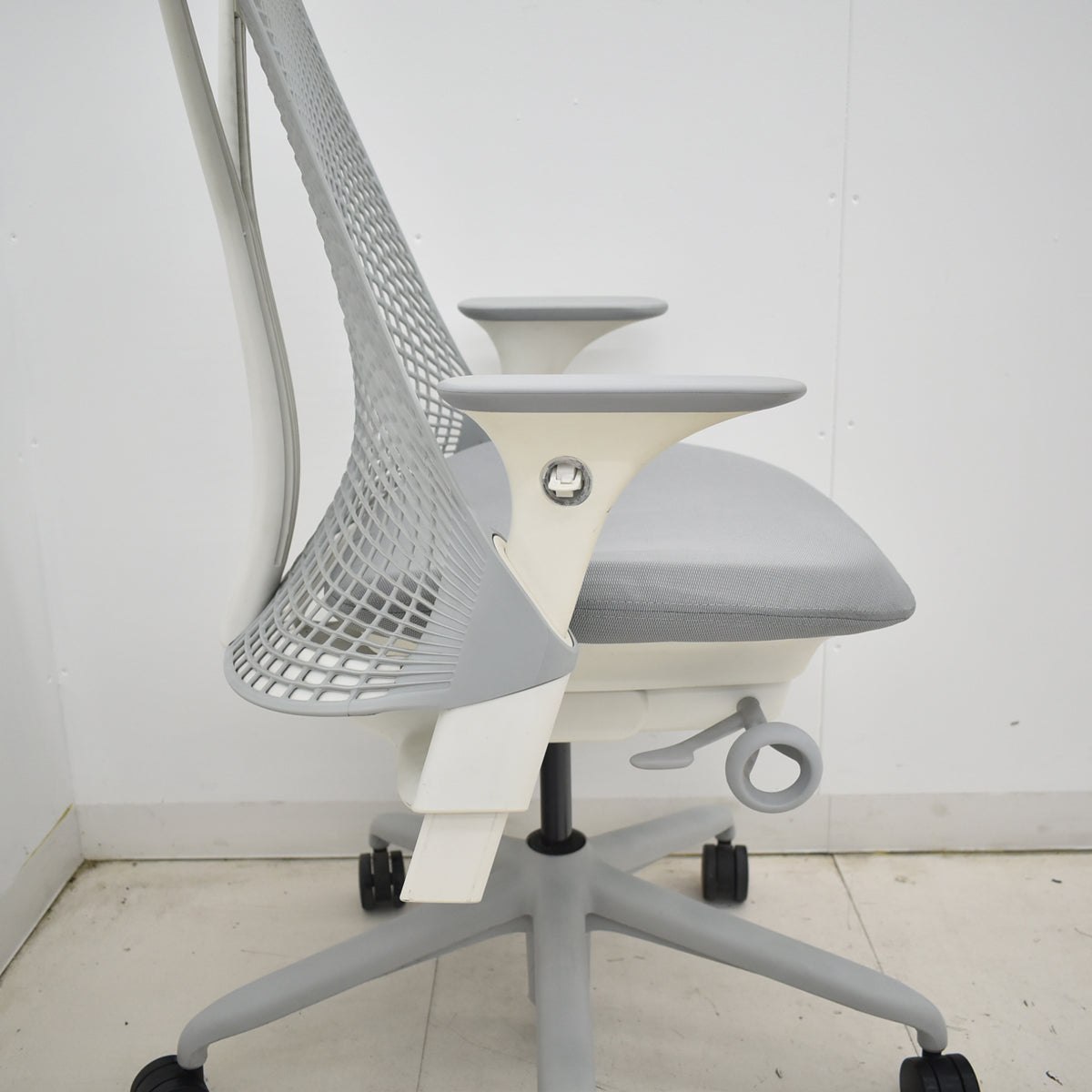 【中古】ハーマンミラー　セイルチェア　可動肘　前傾機能　グレー　2025122504【中古オフィス家具】