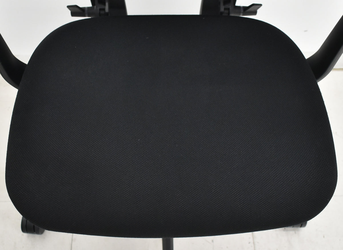 【中古】コクヨ　デュオラ　可動肘　ハンガー　ブラック　2025122601【中古オフィス家具】