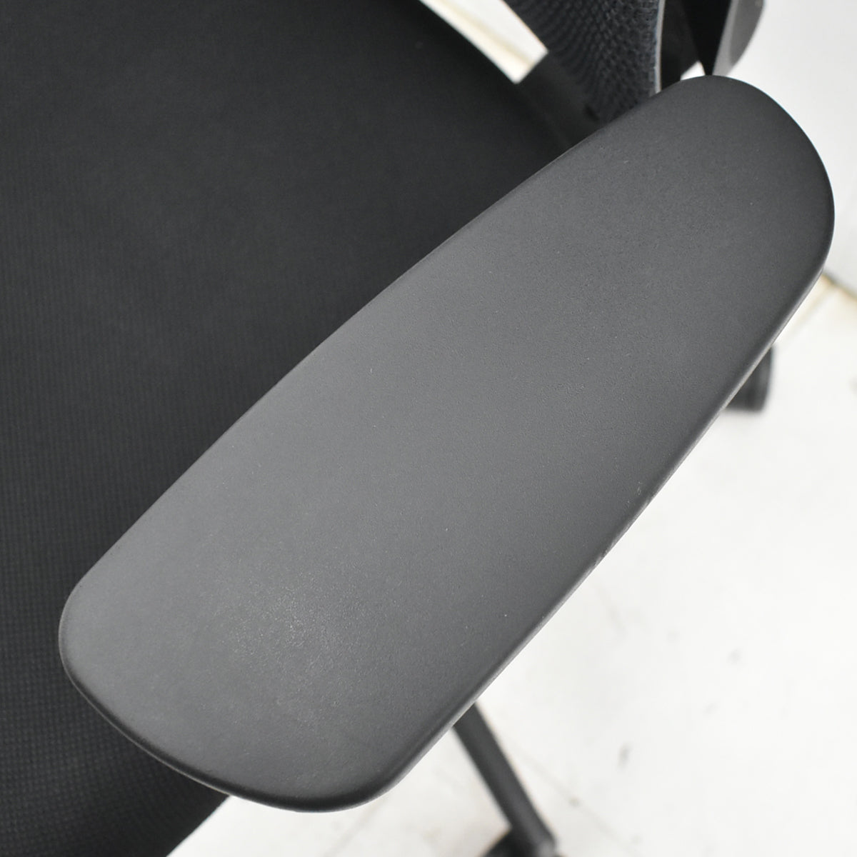 【中古】コクヨ　デュオラ　可動肘　ハンガー　ブラック　2025122601【中古オフィス家具】