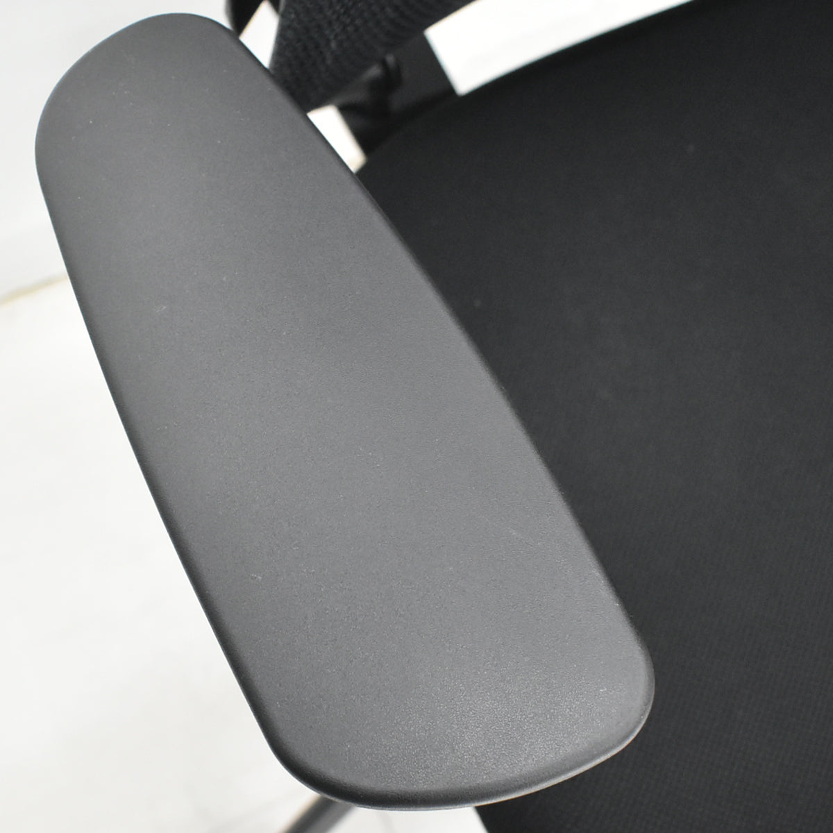 【中古】コクヨ　デュオラ　可動肘　ハンガー　ブラック　2025122601【中古オフィス家具】