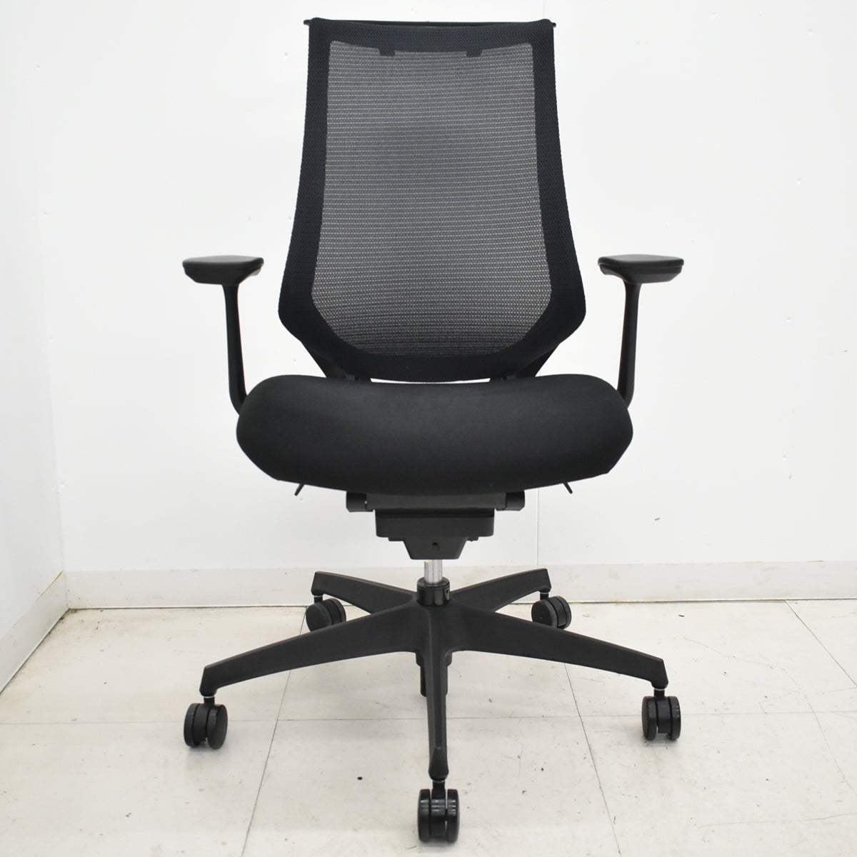 【中古】コクヨ　デュオラ　可動肘　ハンガー　ブラック　2025122601【中古オフィス家具】