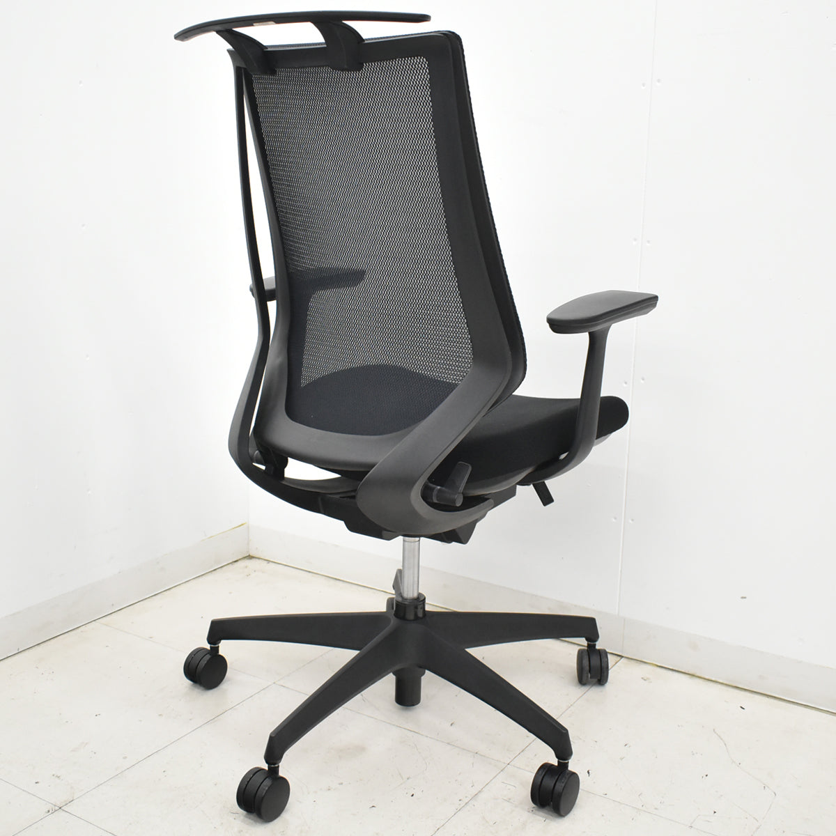 【中古】コクヨ　デュオラ　可動肘　ハンガー　ブラック　2025122601【中古オフィス家具】