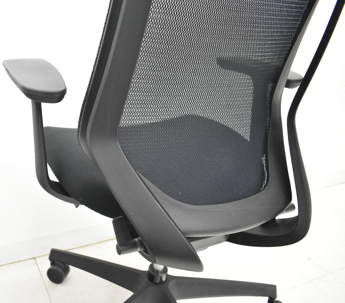 【中古】コクヨ　デュオラ　可動肘　ハンガー　ブラック　2025122601【中古オフィス家具】