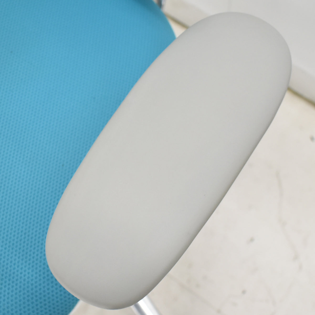 【中古】オカムラ　サブリナ　スマートオペレーション　可動肘　ポリッシュ　ブルーグリーン　2025122901【中古オフィス家具】