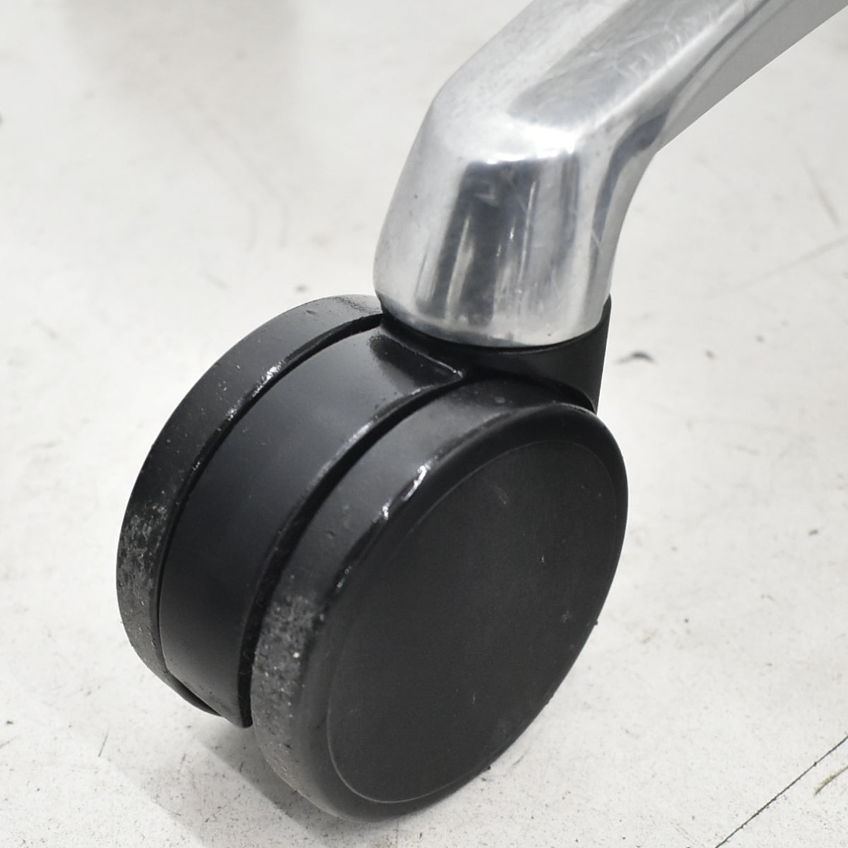 【中古】オカムラ　サブリナ　スマートオペレーション　可動肘　ポリッシュ　ブルーグリーン　2025122901【中古オフィス家具】