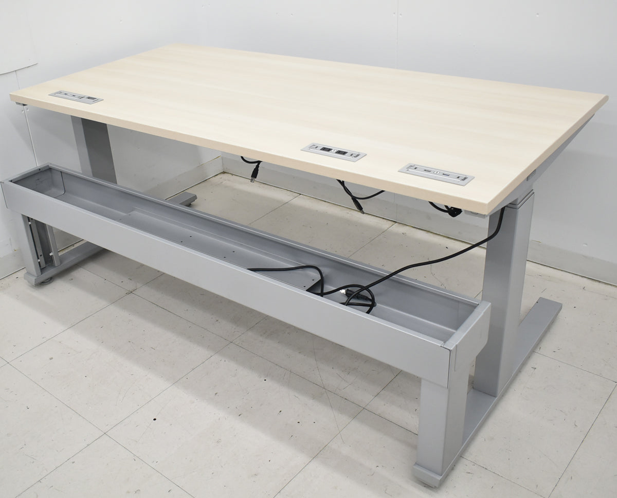 【中古】オカムラ　スイフト　電動昇降デスク　デスクトップパネル付　ボタンタイプ（インジケーター、メモリー機能付）スムースフォルムエッジ　幅1550　2025122902【中古オフィス家具】