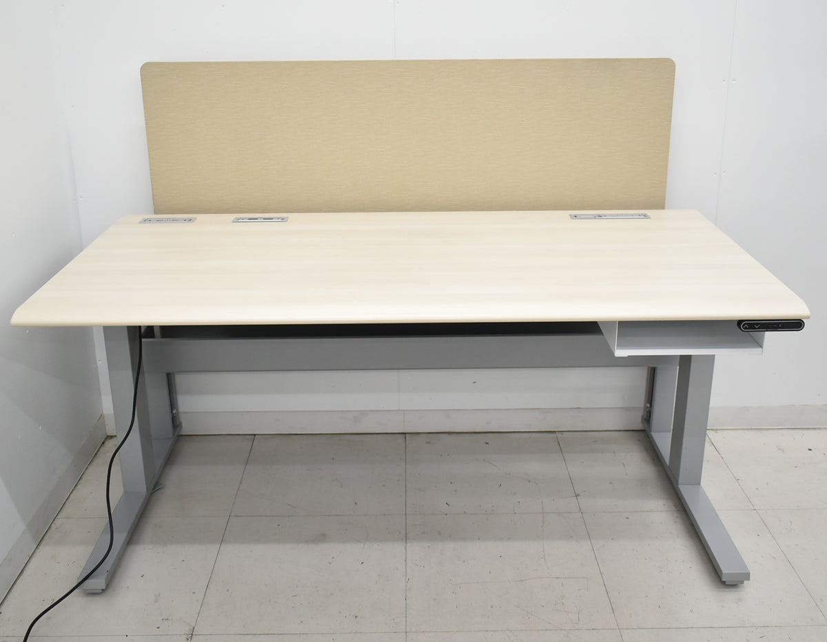 【中古】オカムラ　スイフト　電動昇降デスク　デスクトップパネル付　ボタンタイプ（インジケーター、メモリー機能付）スムースフォルムエッジ　幅1550　2025122902【中古オフィス家具】