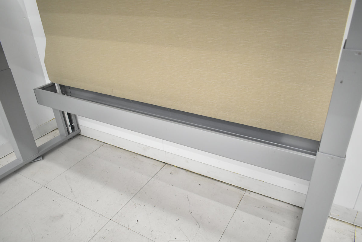 【中古】オカムラ　スイフト　電動昇降デスク　デスクトップパネル付　ボタンタイプ（インジケーター、メモリー機能付）スムースフォルムエッジ　幅1550　2025122902【中古オフィス家具】