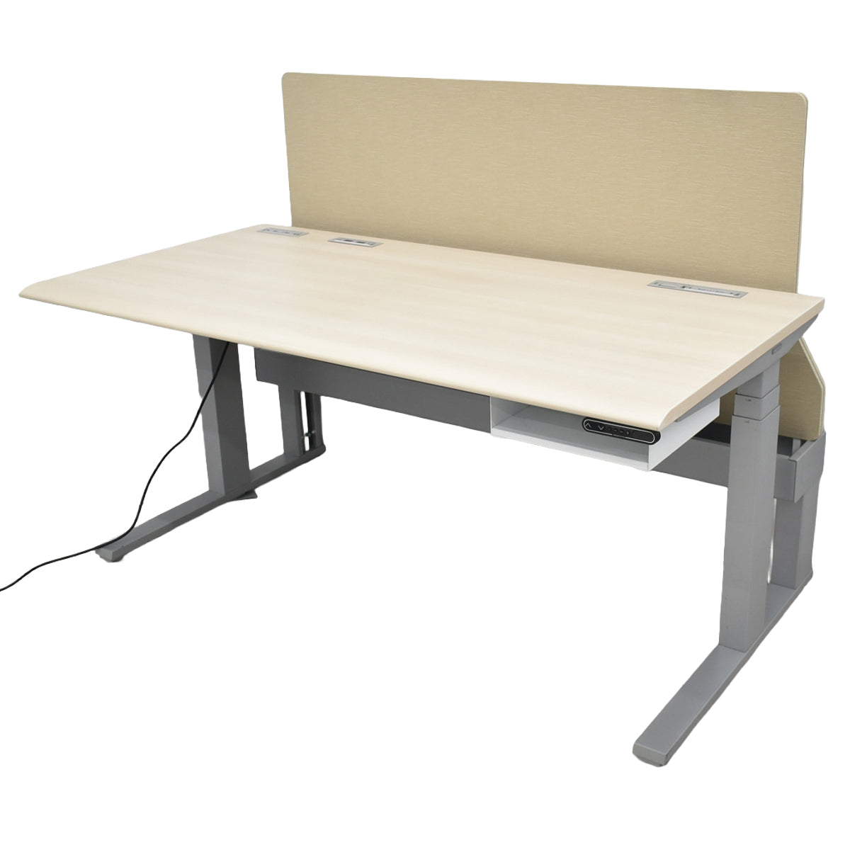 【中古】オカムラ　スイフト　電動昇降デスク　デスクトップパネル付　ボタンタイプ（インジケーター、メモリー機能付）スムースフォルムエッジ　幅1550　2025122902【中古オフィス家具】