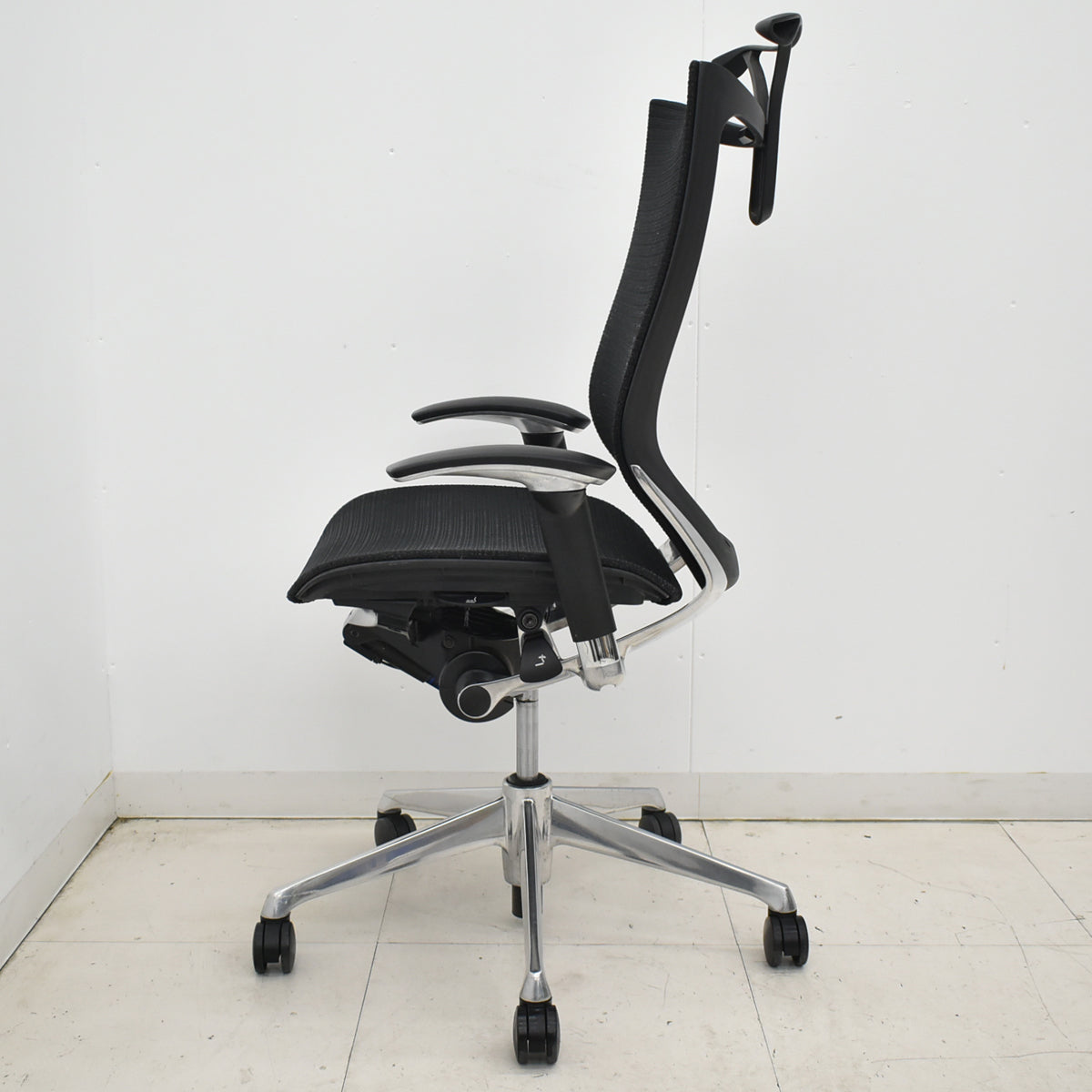 【中古】オカムラ　バロン　ハイバック　可動肘（肘パッド新品変換済）ハンガー　ポリッシュ　2021年製　ブラック　2026010601【中古オフィス家具】