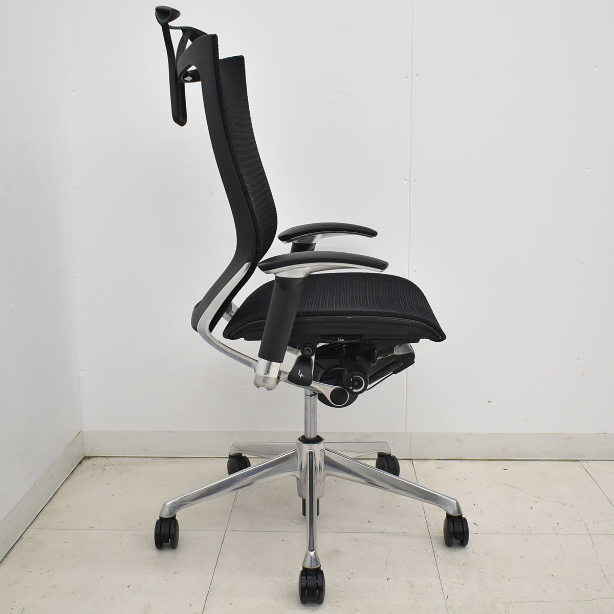 【中古】オカムラ　バロン　ハイバック　可動肘（肘パッド新品変換済）ハンガー　ポリッシュ　2021年製　ブラック　2026010601【中古オフィス家具】