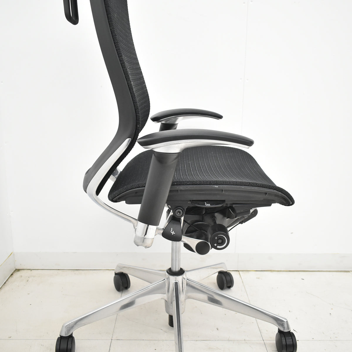 【中古】オカムラ　バロン　ハイバック　可動肘（肘パッド新品変換済）ハンガー　ポリッシュ　2021年製　ブラック　2026010601【中古オフィス家具】