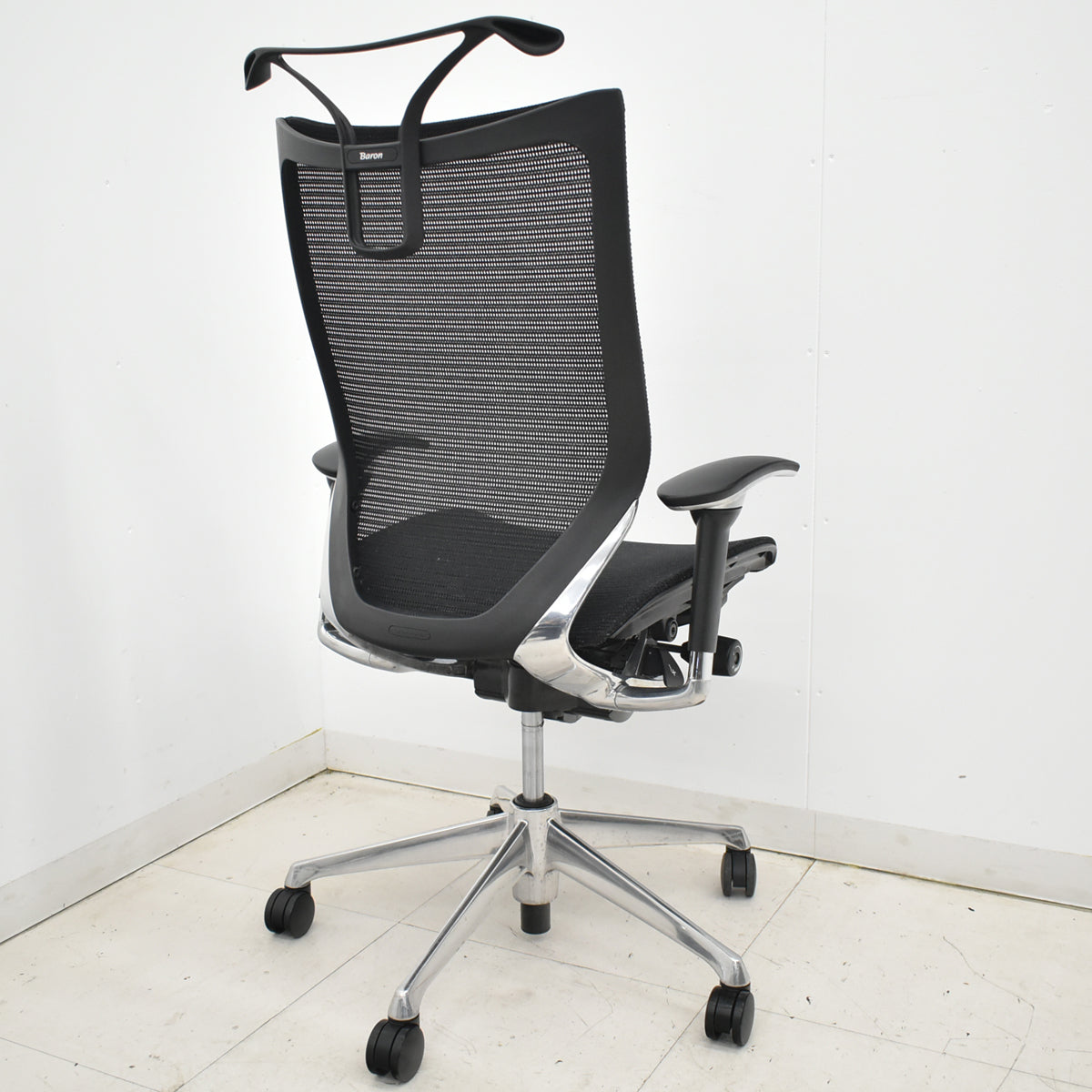 【中古】オカムラ　バロン　ハイバック　可動肘（肘パッド新品変換済）ハンガー　ポリッシュ　2021年製　ブラック　2026010601【中古オフィス家具】